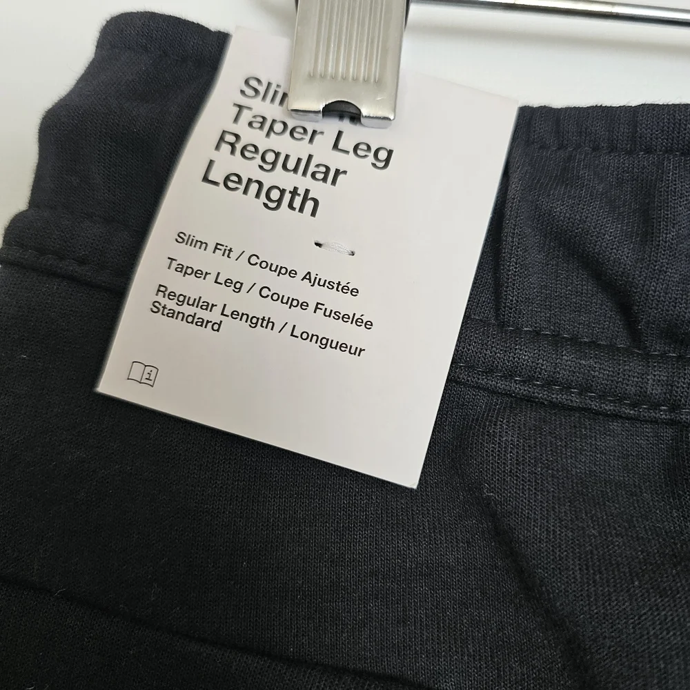 NWT Nike Men Black Slim Fit Size M Taper Leg Regular Length Joggers Sweatpants
